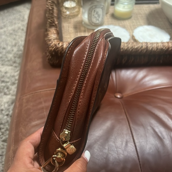 Vintage Louis Vuitton zippered wristlet clutch - Picture 6 of 16